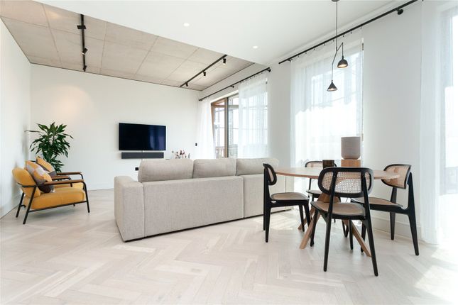 Flat 203, 33, Andrews Road, London photo 3