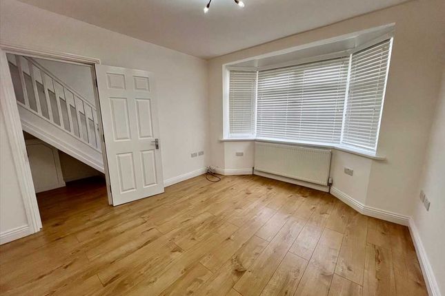 158Stoke, Poges Lane, Slough photo 2