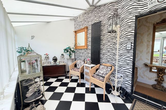 6 Scalby Beck Road, Scarborough photo 2