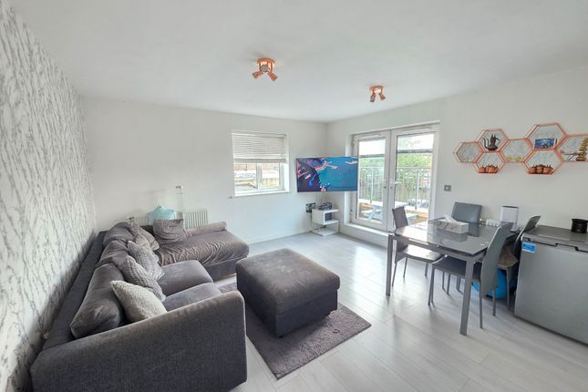 39 Varcoe Gardens, London photo 4