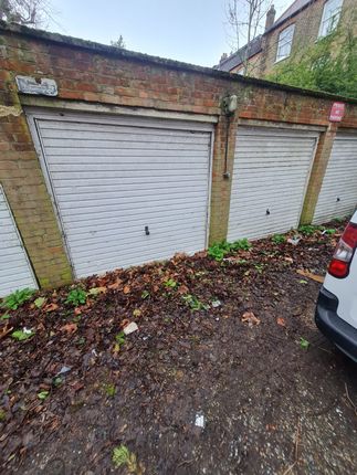 Parking/garage to rent in Fairhazel Gardens, London