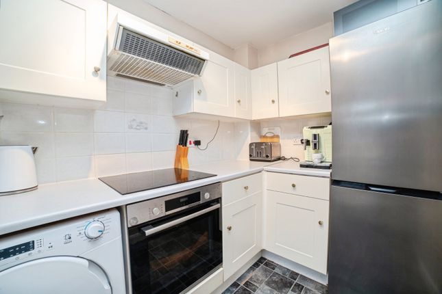 30, Beechwood Grove, Nottinghamshire photo 3