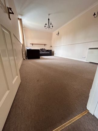 Thumbnail Flat to rent in Forge Close, Harlington, Hayes