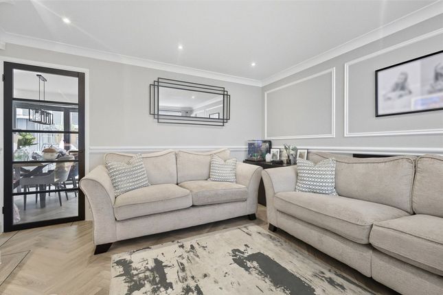 6 Hatfield Drive, Billericay photo 3