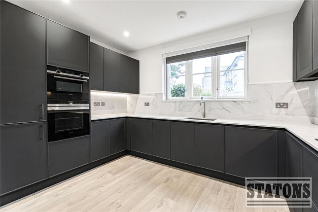 10, Trento Mews, Trent Park photo 2