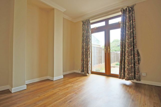 The Crescent, Andover Hampshire photo 3