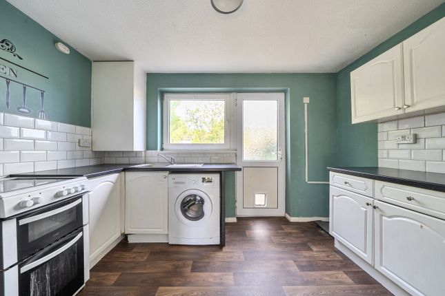 23, Lynn Close, Southampton photo 4
