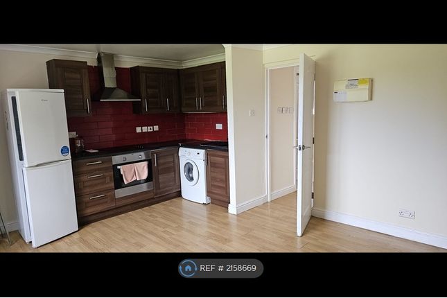 Thumbnail Flat to rent in Bays Farm Court, West Drayton