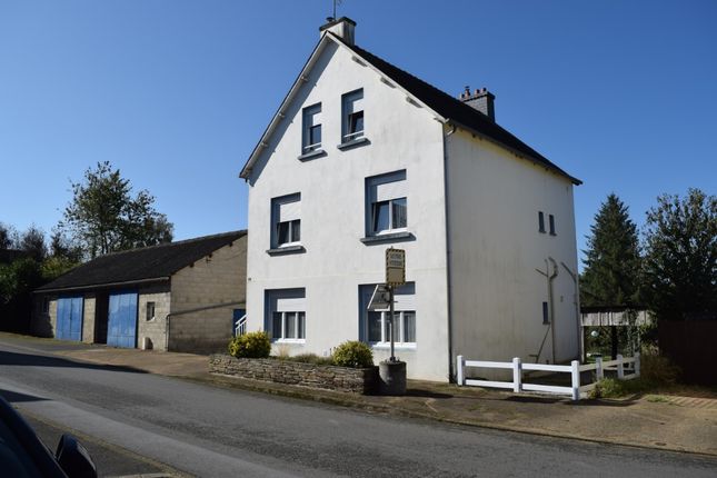 Detached house for sale in 22570 Saint-Gelven, France
