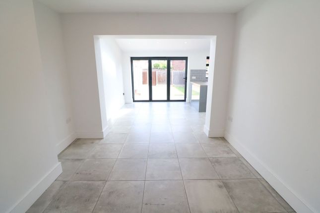 30, Longfield Lane, Cheshunt photo 2