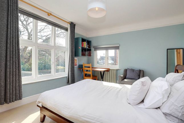42, Harrogate Road, Reading photo 4