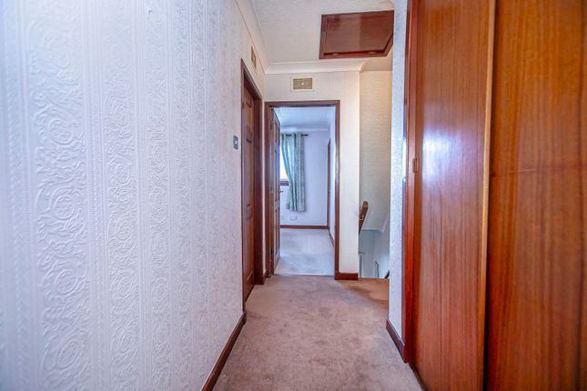 25, Chapelfauld Green, Dunfermline photo 2