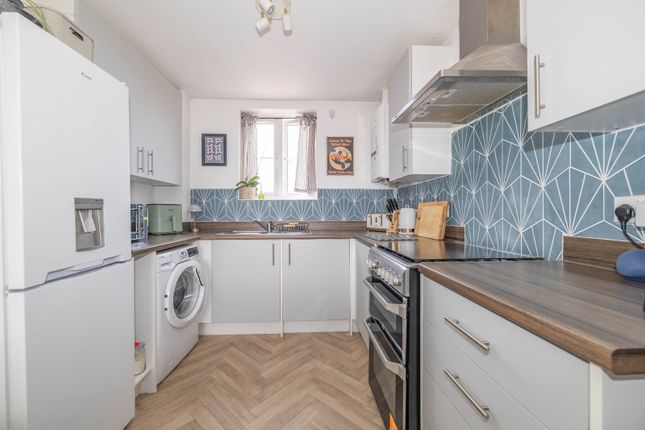 6, Matlock Close, Canterbury photo 4