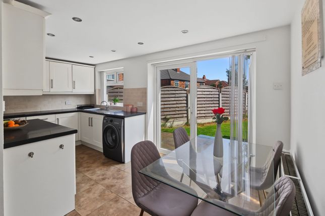 2 Dovedale Avenue, Manchester photo 3