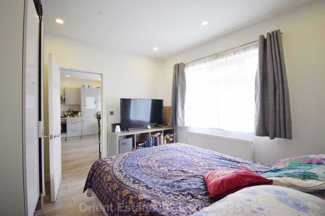 Flat 2, Rodborough Road, London photo 5