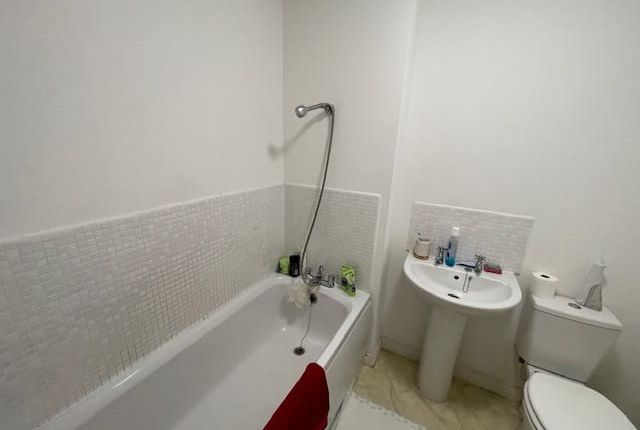 6, Lark Close, Corby photo 3