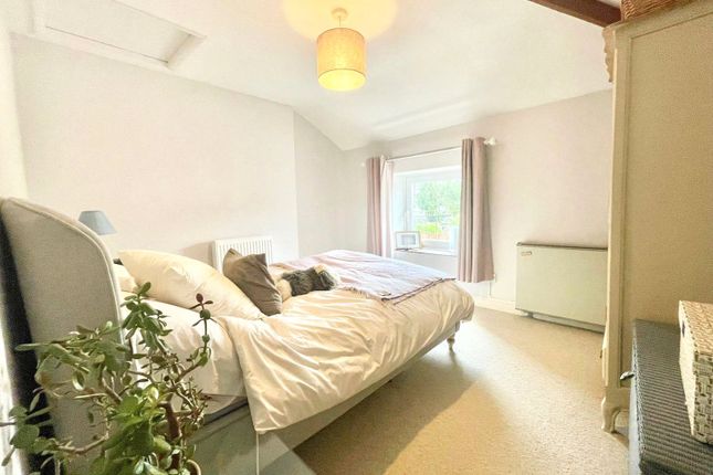 End terrace house for sale in Pleasant Row, Fairford