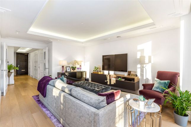 Flat for sale in Hounsfield Lodge, 5 Chambers Park Hill, Wimbledon, London