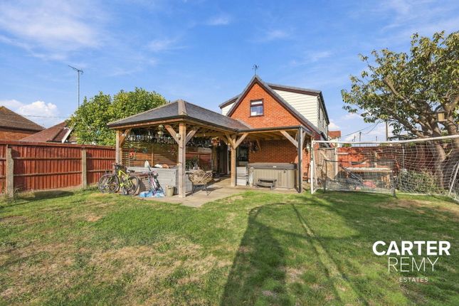 1, Bowers Court Drive, Basildon photo 4