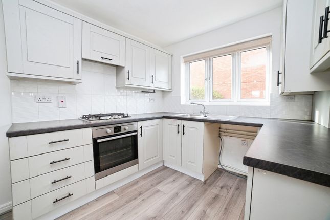 22, Brandon Walk, Nottinghamshire photo 3