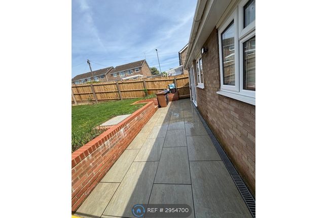 Redland Drive, Northampton photo 3
