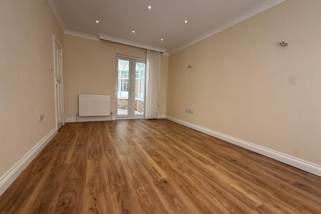 108, Sturgess Avenue, London photo 5