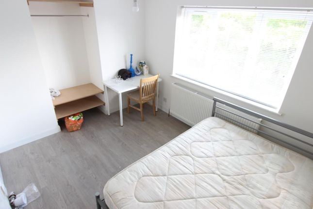 Goldings Crescent, Hatfield photo 4