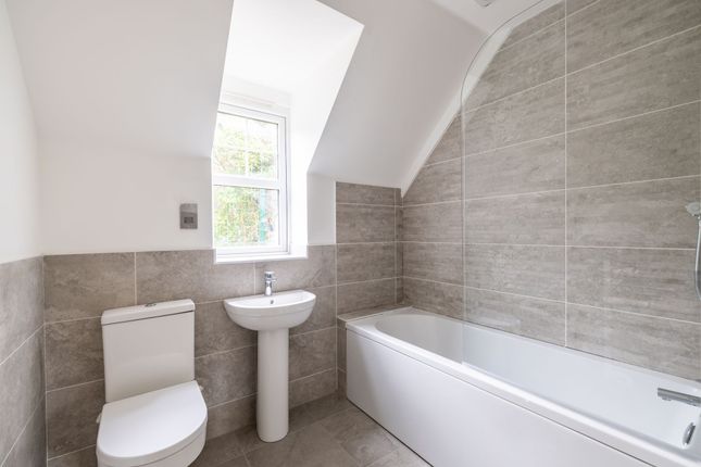 10 St Georges, 8 Brighton Road, Coulsdon photo 4