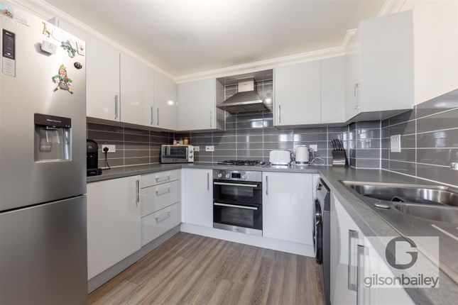 13, Pond Way, Norwich photo 3