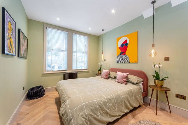 Flat to rent in Chiswick High Road, Chiswick, London