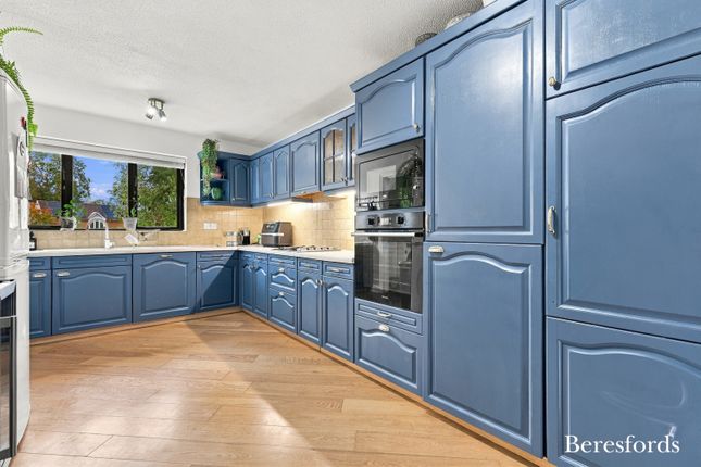 3, Bowmont Close, Brentwood photo 3
