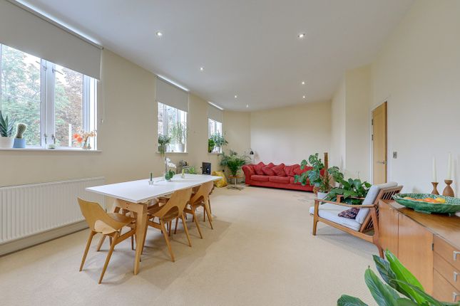 Flat for sale in Manor Mount, Forest Hill, London