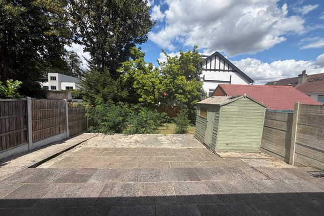 Kingfisher Avenue, Redbridge,, London photo 4