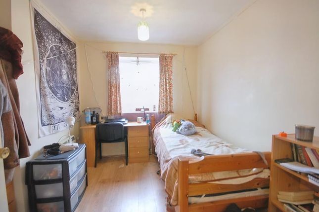 Flat to rent in Meachen Road, Colchester