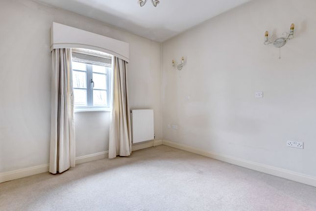 6, Queens Gate, Hampshire photo 4