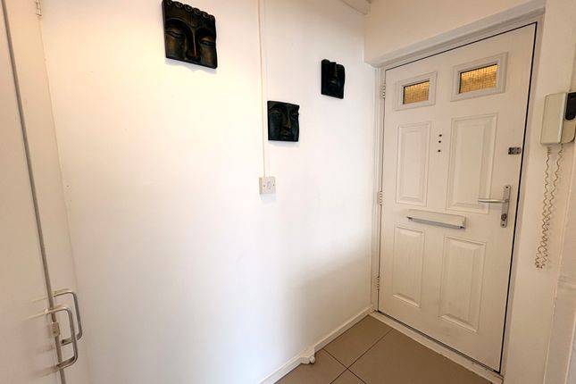 37, Bowness Close, Coventry photo 3