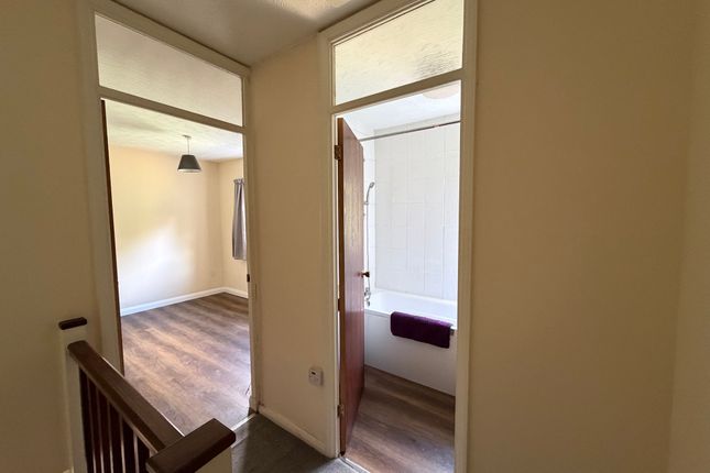 8, HEMEL HEMPSTEAD photo 5