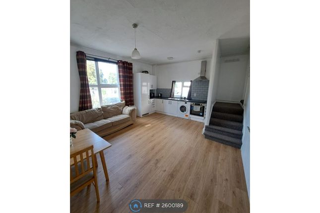 Lounge &amp; Kitchen