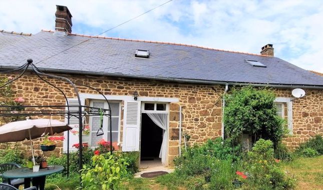 Property for sale in Pays De La Loire, Mayenne, Le Housseau Bretignolles