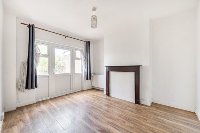 Ovesdon Avenue, Middlesex photo 3