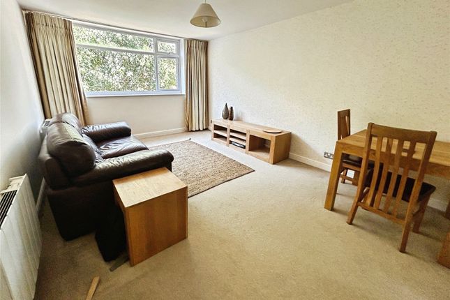 16, Forest Court, Eastern Green photo 5