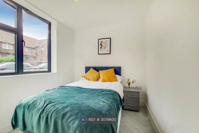 Ambleside Avenue, Streatham photo 4