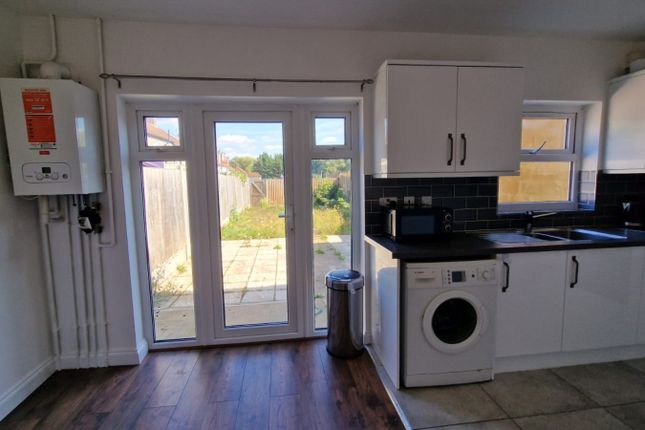 132, Auriel Avenue, Dagenham photo 2