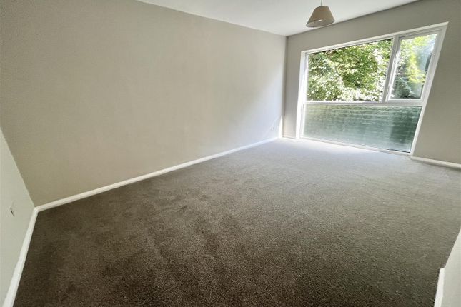 Flat 6, Bowland Court, Sale photo 4