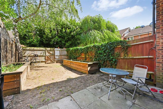 79, Myrna Close, Colliers Wood photo 3