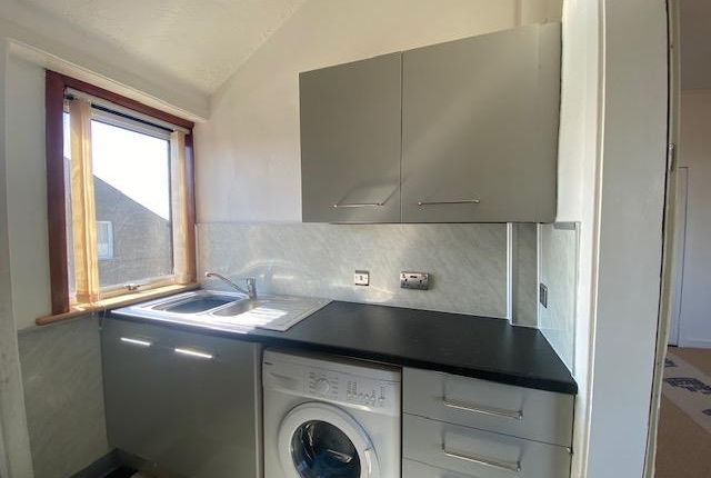 32 Hartlaw Crescent, Glasgow photo 2