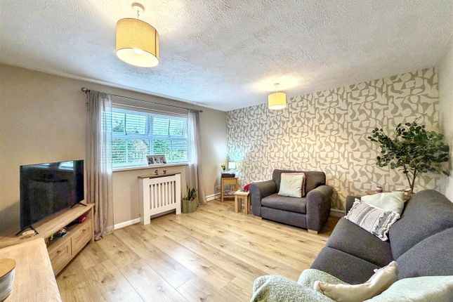 11, Brown Close, Newport photo 3