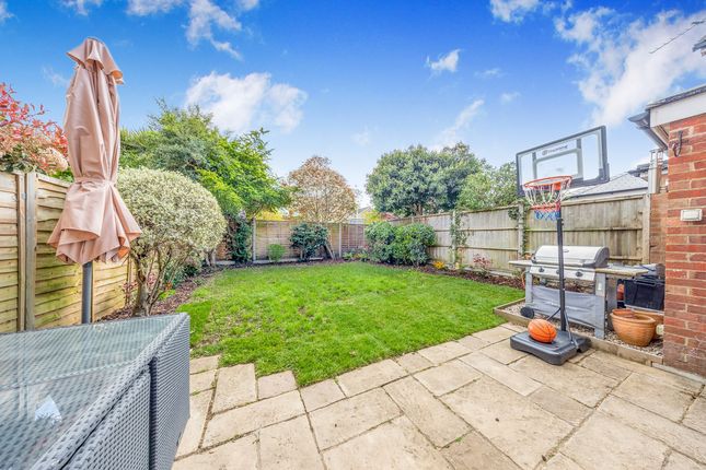 17, Orchard Close, Reading photo 2