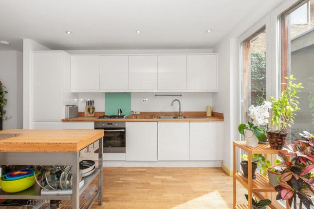 Flat 3 Cedar Mews, 74-78, Geoffrey Road, London photo 4