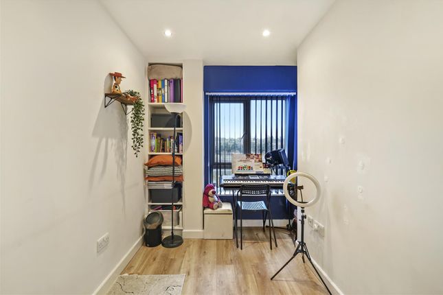 Flat for sale in Aerodrome Road, London